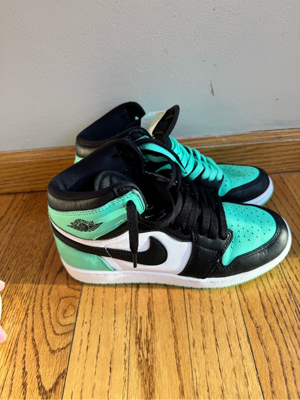 Air Jordan 1 Retro High OG Shoes Youth 6Y Black Green Glow FD1437-130